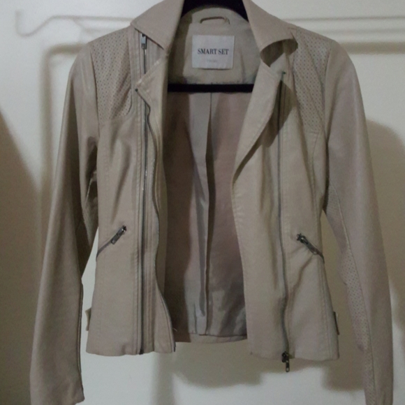 Jacket - Picture 1 of 7